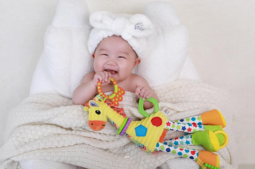 谷城宝宝头上有白色的小点 谷城宝宝头上有白色的小点